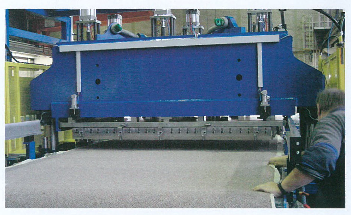 Industrial cutting application with roll material
